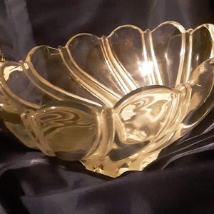 Vintage crystal serving dish "peppermint swirl"